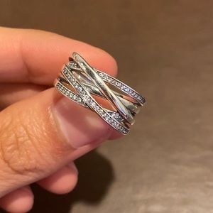 Sparkling and polished lines ring